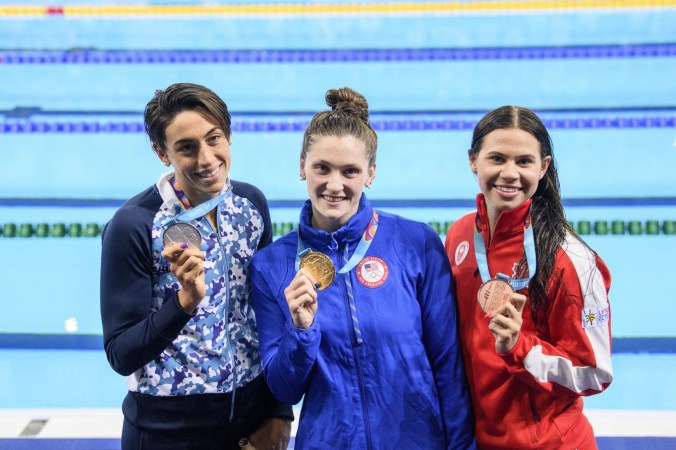 Équipe Canada Faith Knelson natation Lima 2019 Faith Knelson et sa médaille de bronze au 100 m brasse à Lima 2019