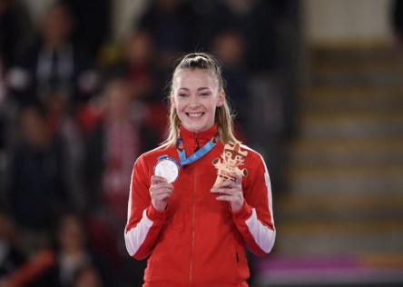 Équipe Canada Kate Campbell karate Lima 2019 Kate Campbell et sa médaille d'argent