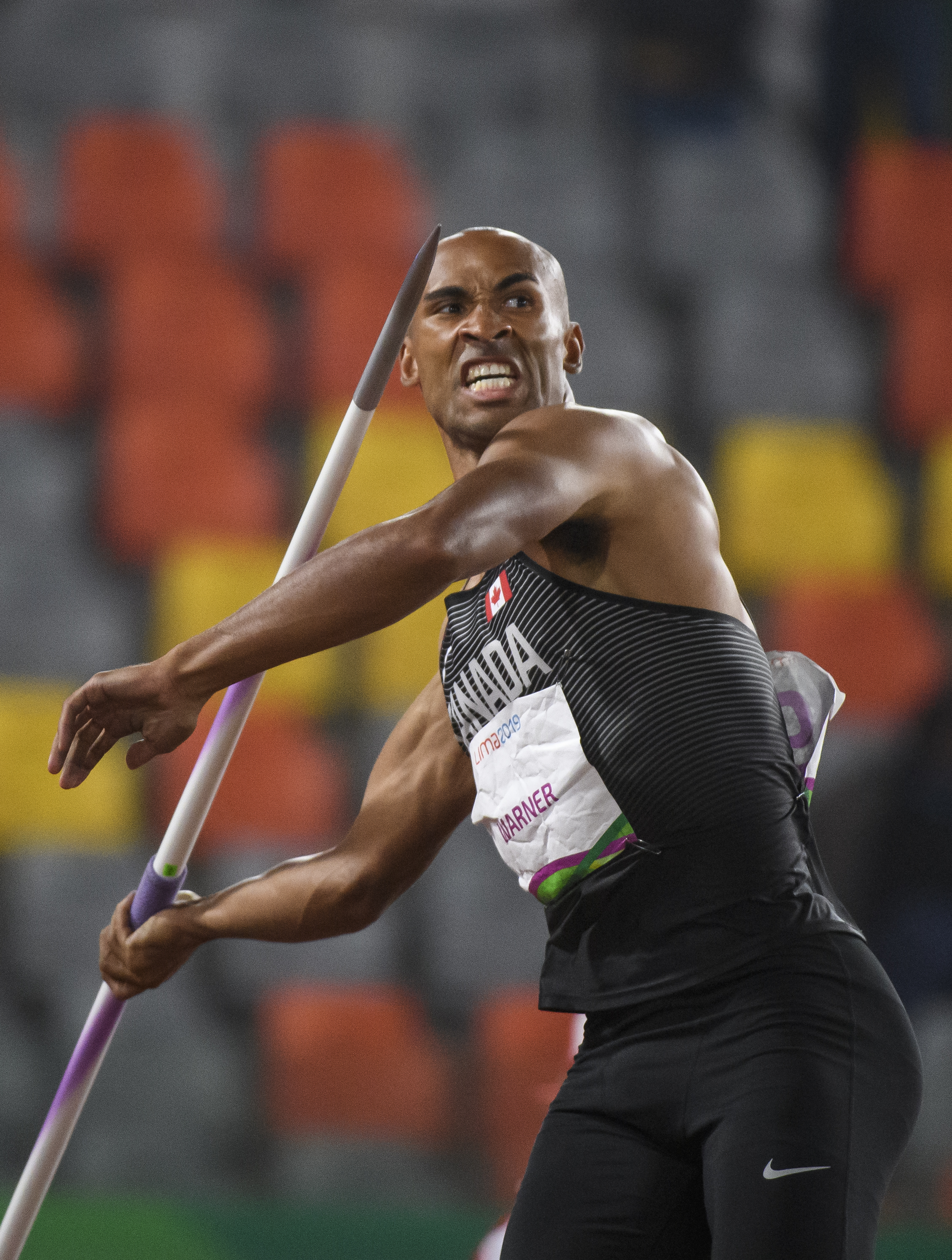 Damian Warner pendant l'épreuve du javelot à Lima 2019