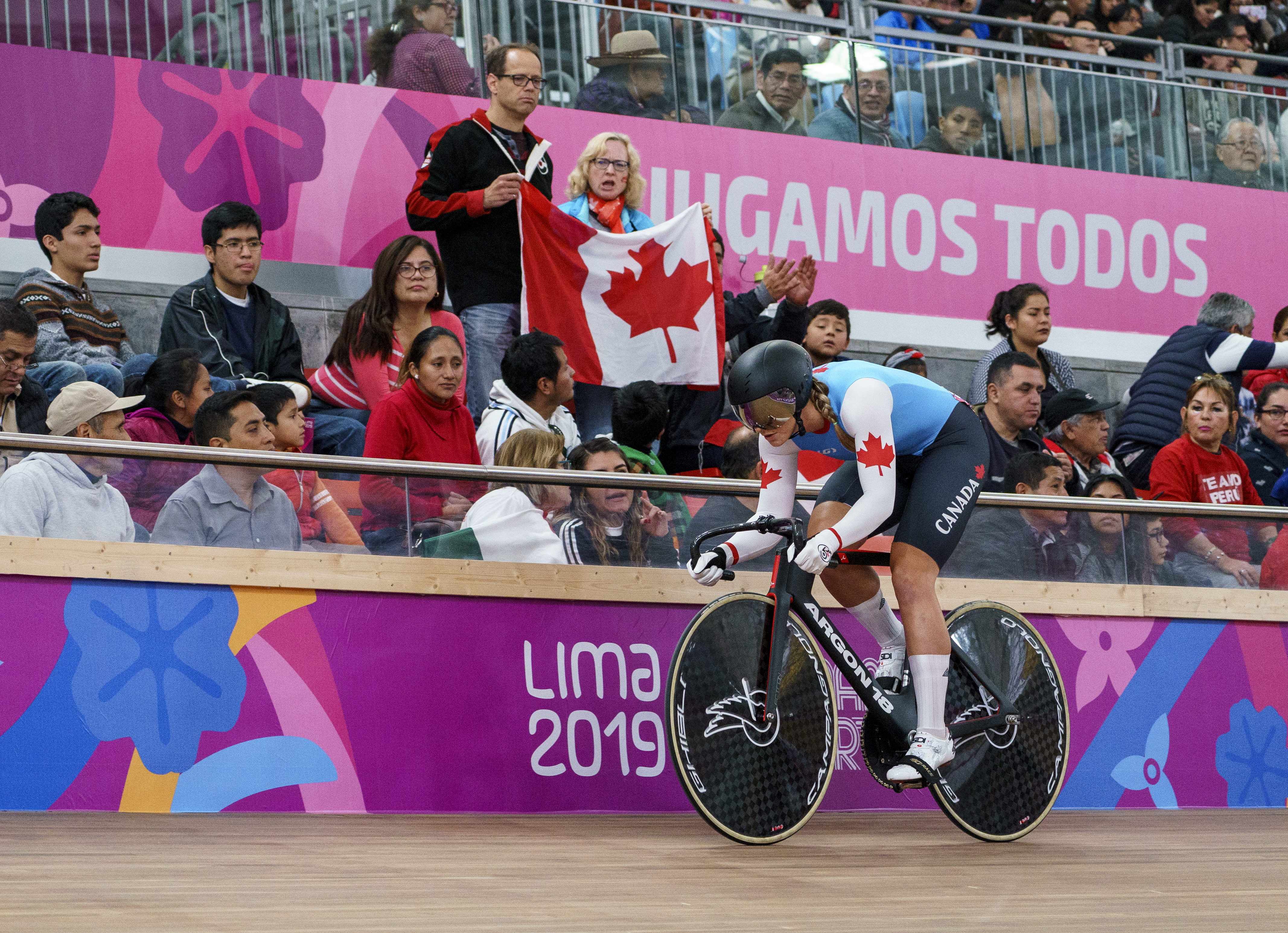 Kelsey Mitchell pendant le sprint féminin à Lima 2019