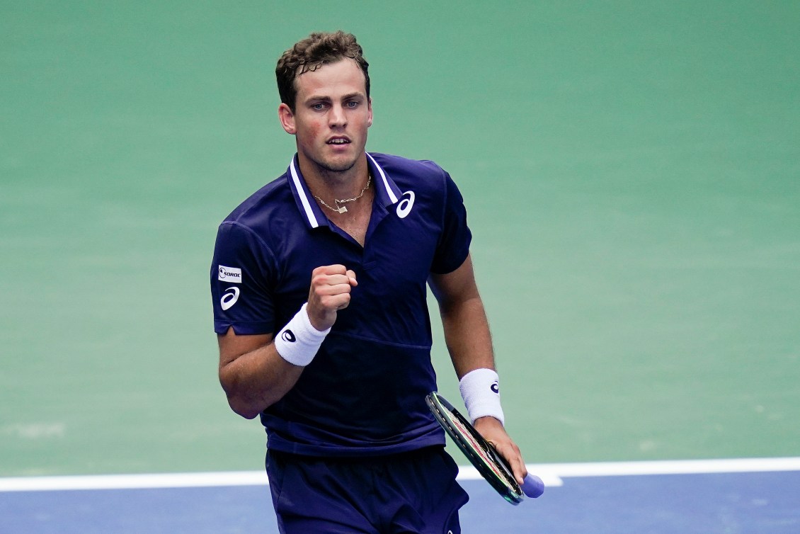 Vasek Pospisil poing en l'air en signe de célébration