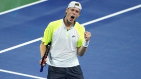 Denis Shapovalov célèbre un point