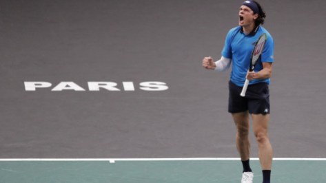 CP111418209-e1604687563483 Milos Raonic remporte son match contre Ugo Humbert et avance vers les demi-finales du Masters de Paris le vendredi 6 novembre 2020.