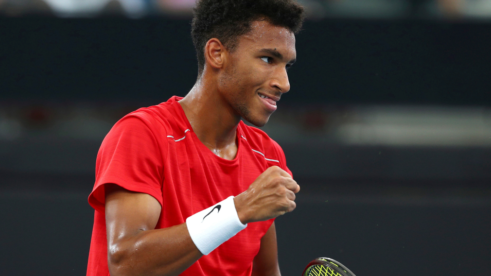 Félix avance en finale du double à Paris