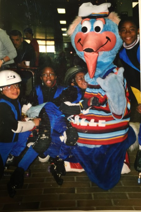 Alyson-with-cousins-e1613751819339 Alyson Charles avec ses cousines