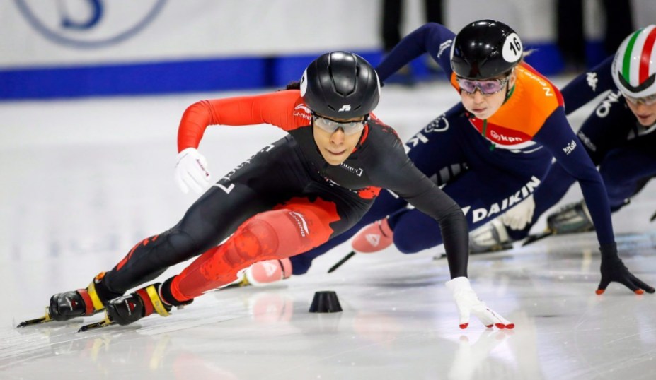 Alyson Charles, Lara Van Ruijven Alyson Charles en plein course lors des demi-finales de l'épreuve du 500 m féminin de la Coupe du monde ISU de patinage de vitesse sur courte piste à Calgary, le lundi 4 novembre 2018