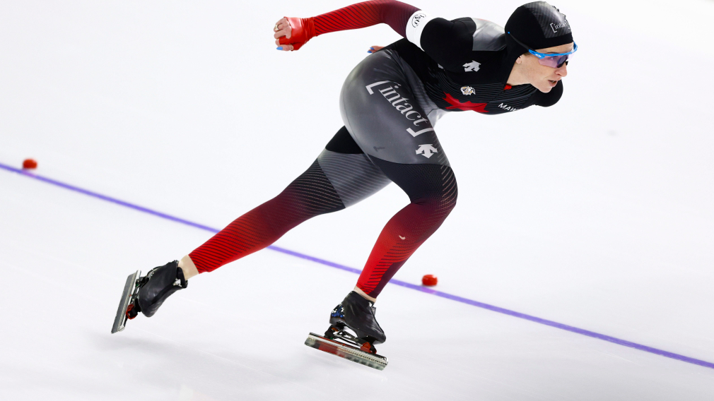 Une patineuse de vitesse en action