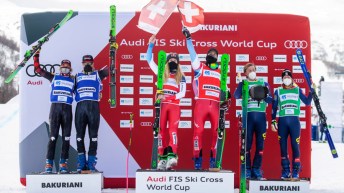 Podium du tout premier événement de ski cross par équipes mixtes en Coupe du monde