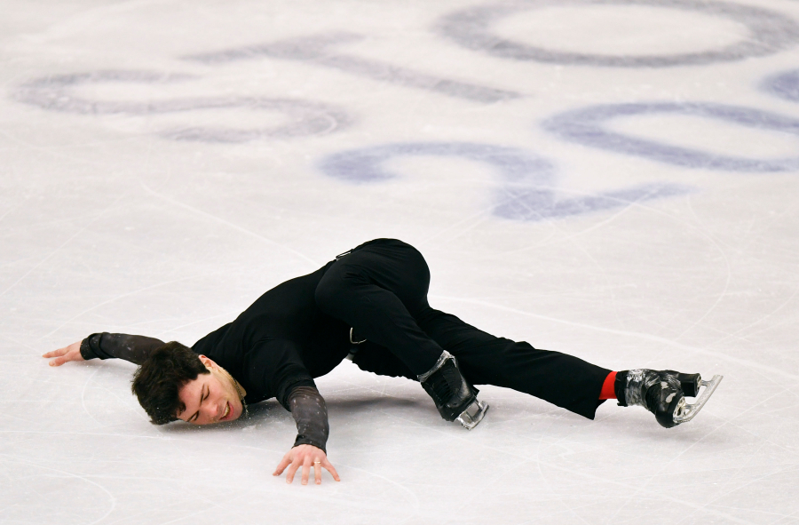 Keegan Messing Keegan Messing du Canada durant sa performance au programme libre masculin dans le cadre des Championnats mondiaux de patinage artistique à Stockholm, en Suède, Samedi, 27 mars 2021, (AP Photo/Martin Meissner)