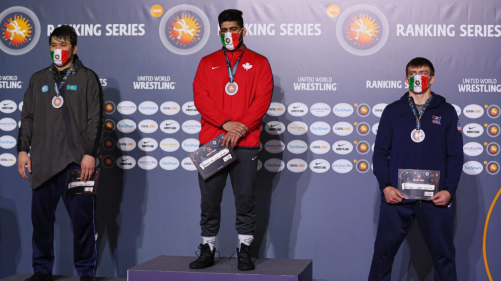 Dhesi, Weicker et Stewart sur le podium à la Série Matteo Pellicone
