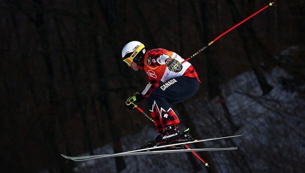Kevin Drury du Canada remporte sa demi-finale du ski cross masculin au Phoenix Snow Park lors des Jeux olympiques d'hiver de PyeongChang 2018 à PyeongChang, en Corée du Sud, le 21 février 2018. LA PRESSE CANADIENNE/HO-COC/Vaughn Ridley