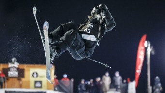 Amy Fraser fait une figure.