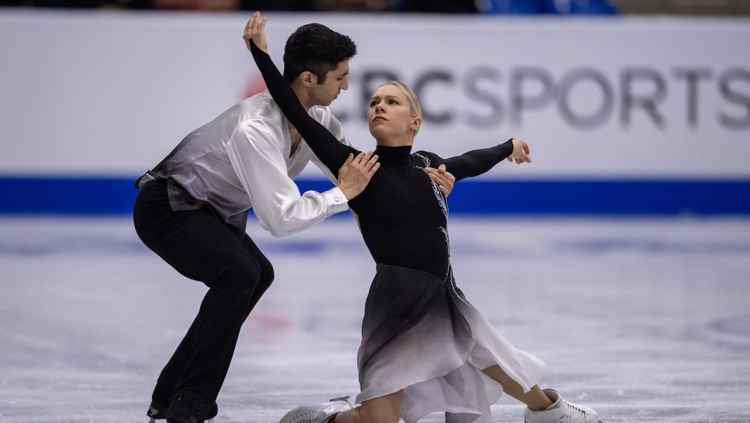 Marjorie Lajoie en action avec son partenaire Zachary Lagha.