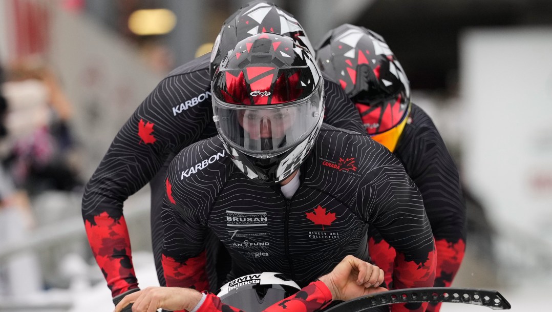 Mike Evelyn O'Higgins au départ.