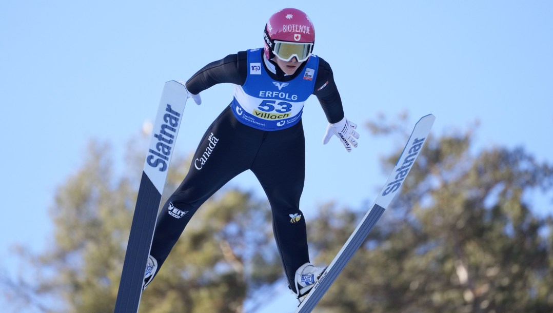 Abigail Strate en plein saut.