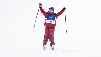 Megan Oldham célèbre après une descente.