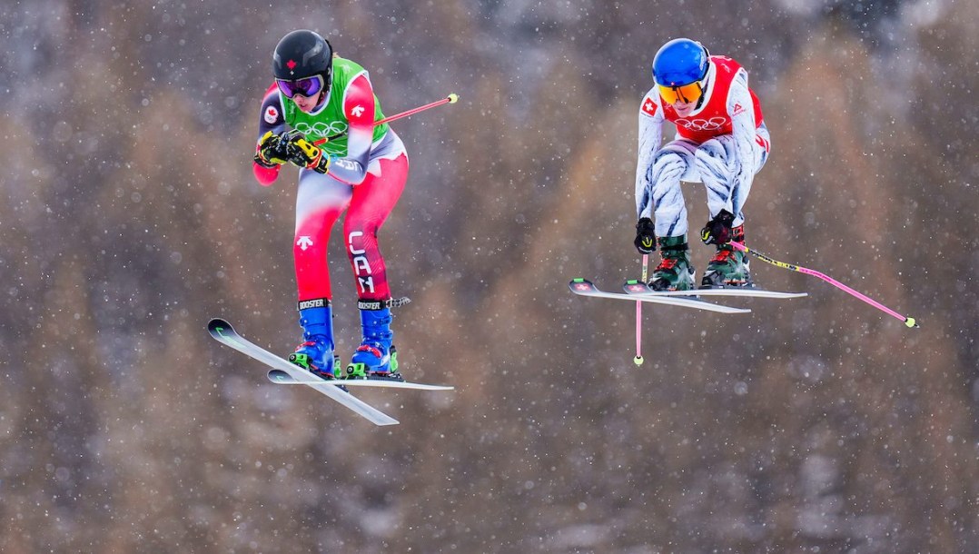 Hannah Schmidt en action en ski cross.