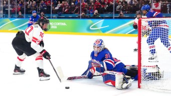 Sarah Fillier en action en hockey sur glace.