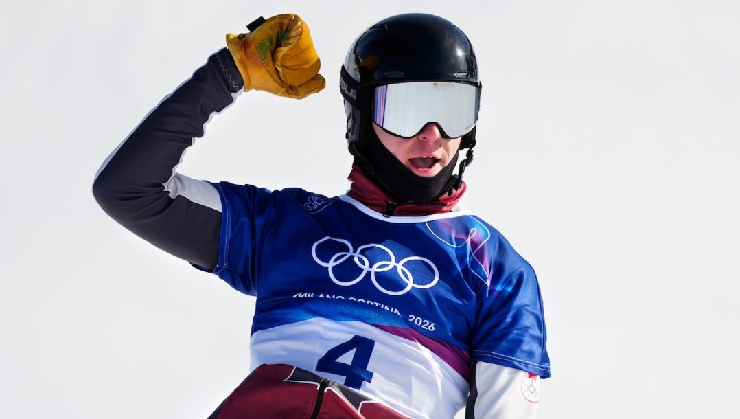 Arnaud Gaudet en action en snowboard.