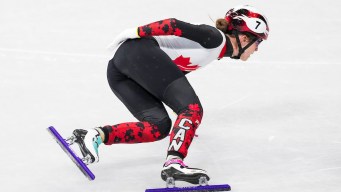 Danaé Blais en action en patinage de vitesse sur courte piste.