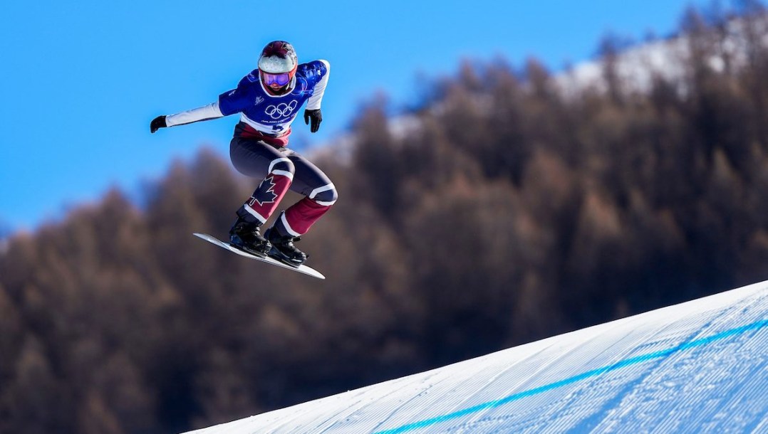 Audrey McManiman en action en snowboard cross.