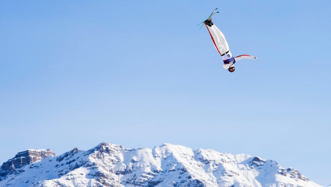 Marion Thénault pendant un saut.
