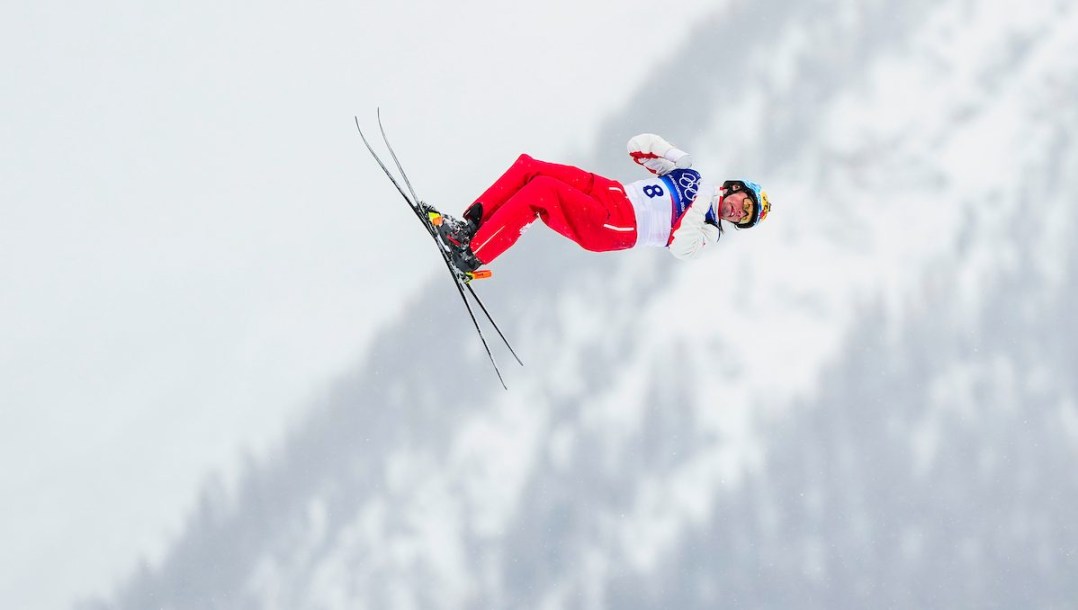 Miha Fontaine en action en ski acrobatique.