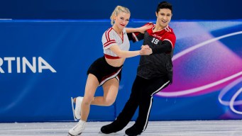 Zachary Lagha en action en patinage artistique.