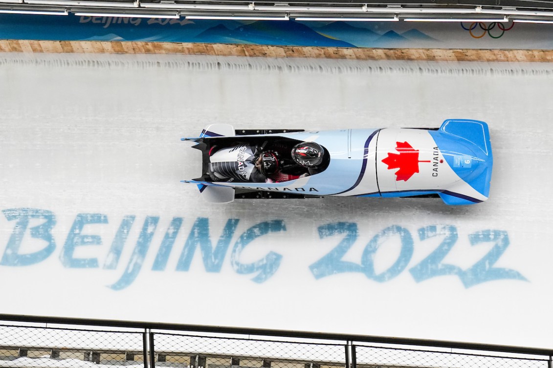 Christine de Bruin et Kristen Bujnowski participent à la troisième ronde en bobsleigh à deux femmes à Beijing 2022