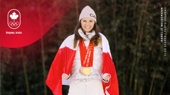 porte-drapeau d’Équipe Canada à la cérémonie de clôture Isabelle Weidemann