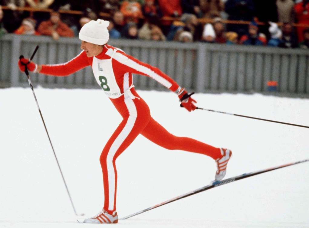 Shirley Firth en pleine lancée sur les pistes de ski de fond de Lake Placid 1980