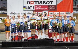 Équipe Canada sur le podium en cyclisme sur piste féminin.