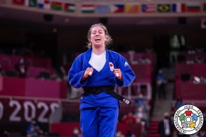 La judoka d'Équipe Canada Catherine Beauchemin-Pinard célébrant après une victoire