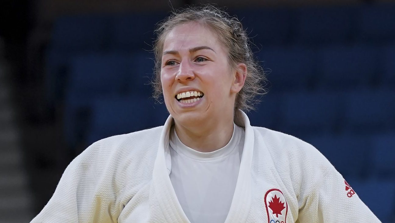 La judoka Catherine Beauchemin-Pinard célébrant après une victoire