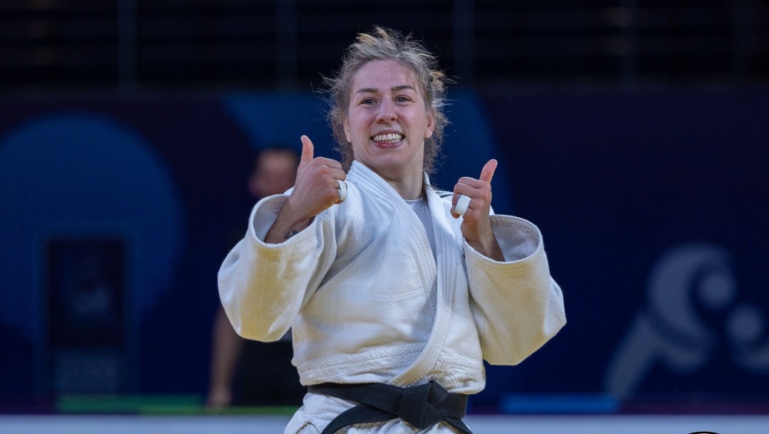 Catherine Beauchemin-Pinard célèbre pendant un combat aux Mondiaux de judo à Tashkent, en Ouzbékistan