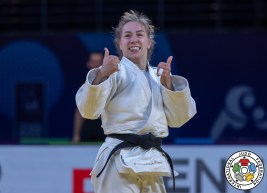 Catherine Beauchemin-Pinard célèbre pendant un combat aux Mondiaux de judo à Tashkent, en Ouzbékistan
