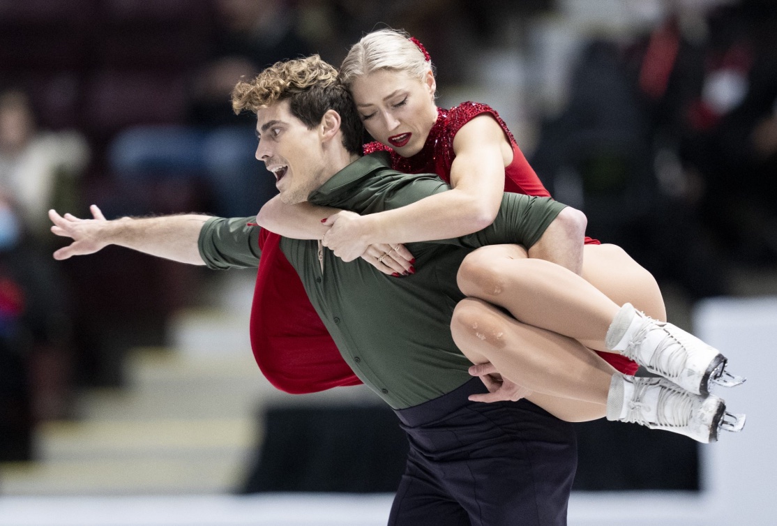 Grand Prix ISU d'Espoo Piper Gilles et Paul poirier dansent pour l’or