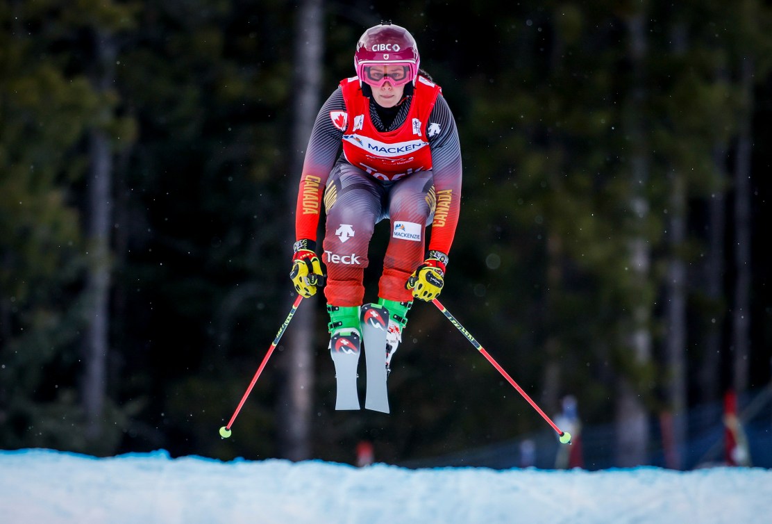 Marielle Thompson skie. 