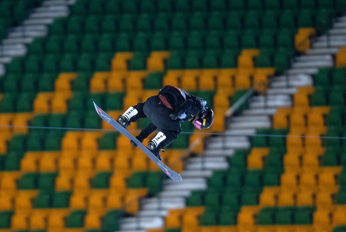 La planchiste canadienne Jasmine Baird lors d'une épreuve de Big Air à Edmonton.