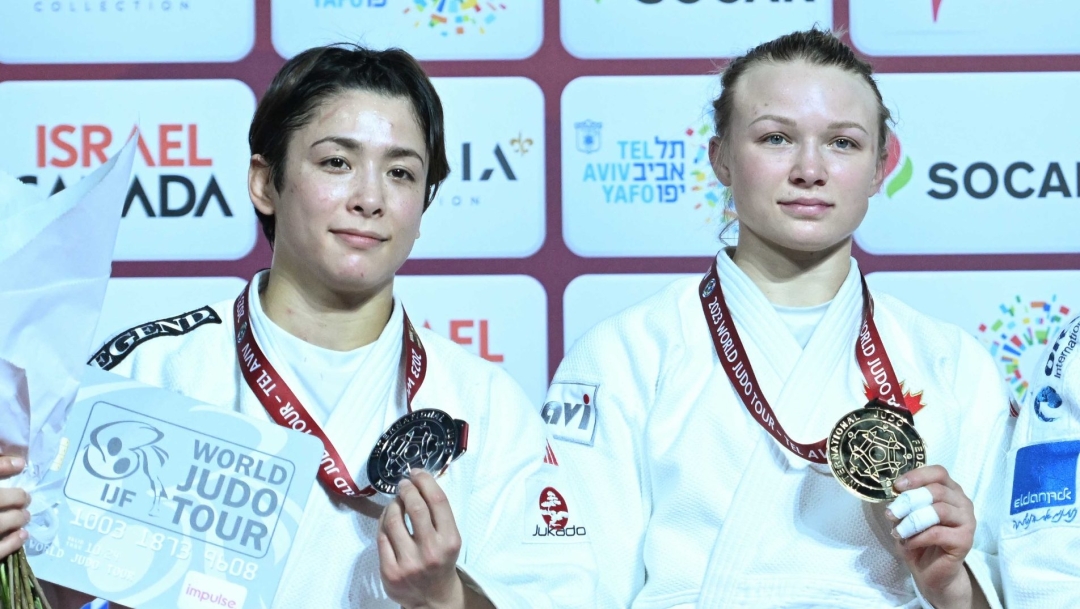Christa Deguchi et Jessica Klimkait tiennent respectivement l'argent et l'or.