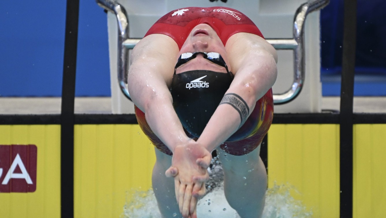 Ingrid Wilm fait un départ au dos. 