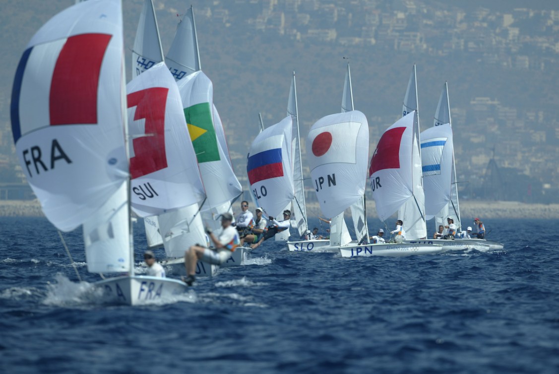 Des bateau dériveur 470 lors d'une compétition olympique.