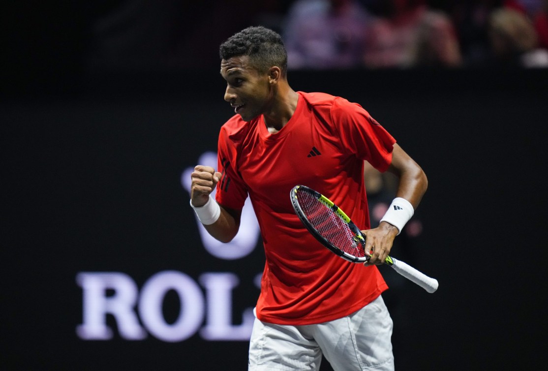 Le joueur de tennis Félix Auger-Aliassime célébrant un point au Laver Cup