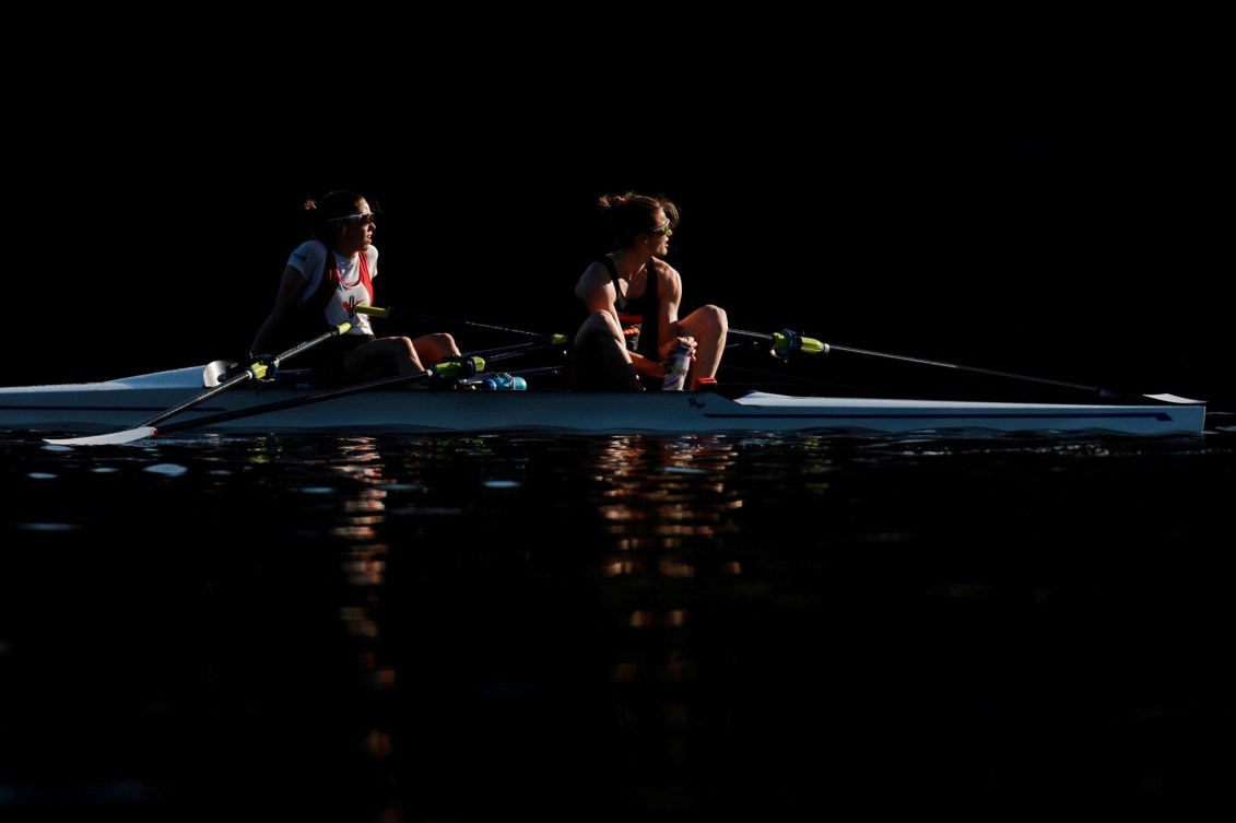 Jill Moffatt est photographiée avec sa partenaire d'aviron Jenny Casson.