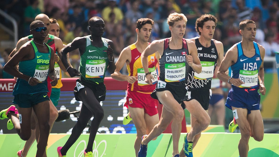 Des coureurs participe à une course de 1500 m. 