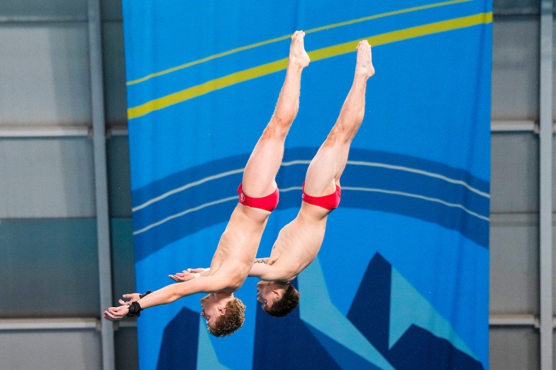 Rylan Wiens et Nathan Zsombor-Murray plongent côte à côte.