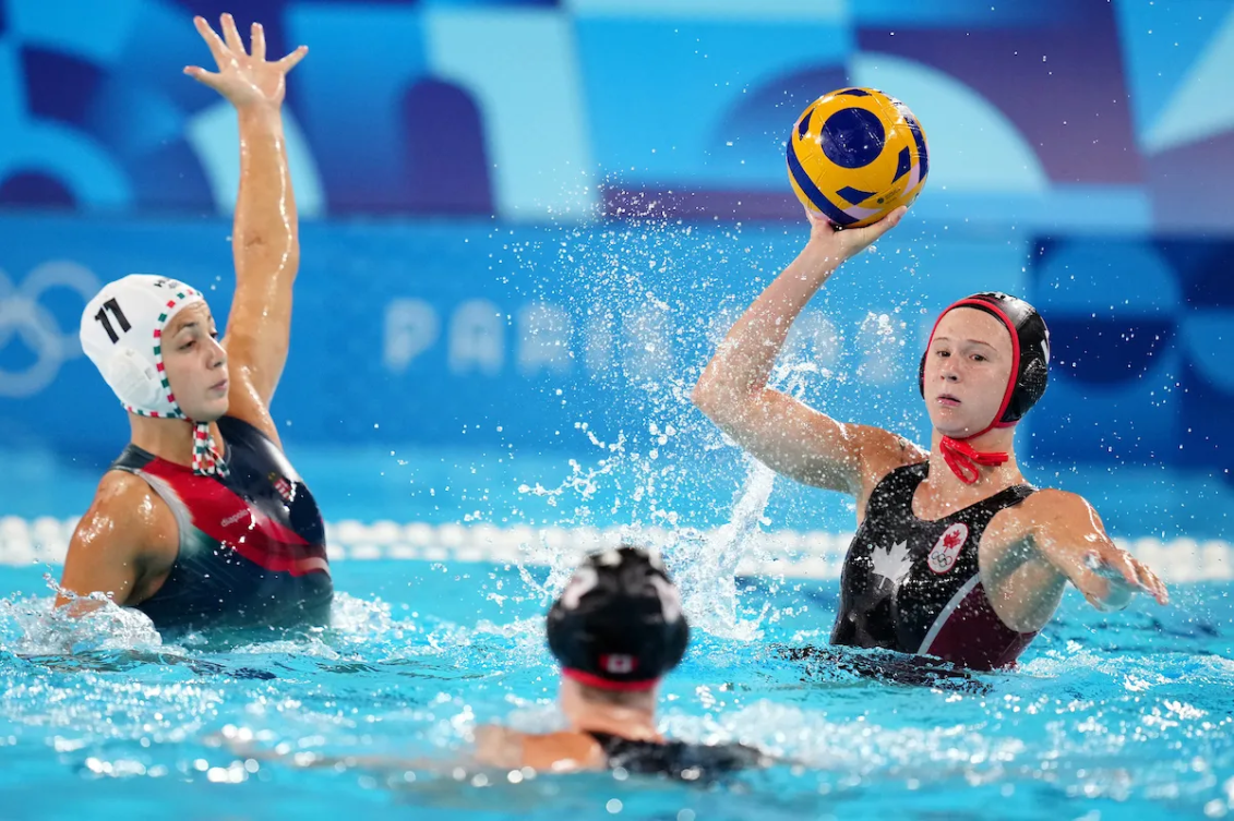 Axelle Crevier lance le ballon.