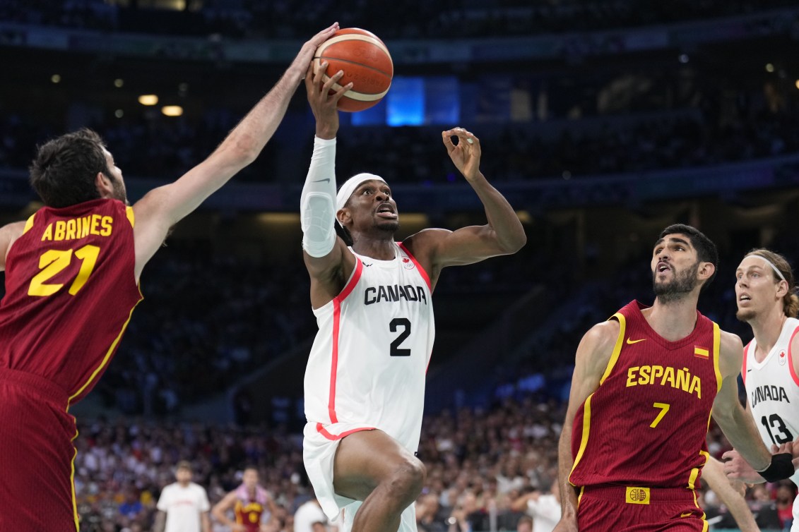 Shai Gilgeous-Alexander, du Canada, tire.