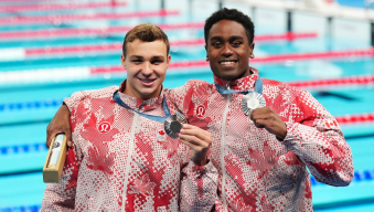 Josh Liendo et Ilya Kharun posent avec leurs médailles