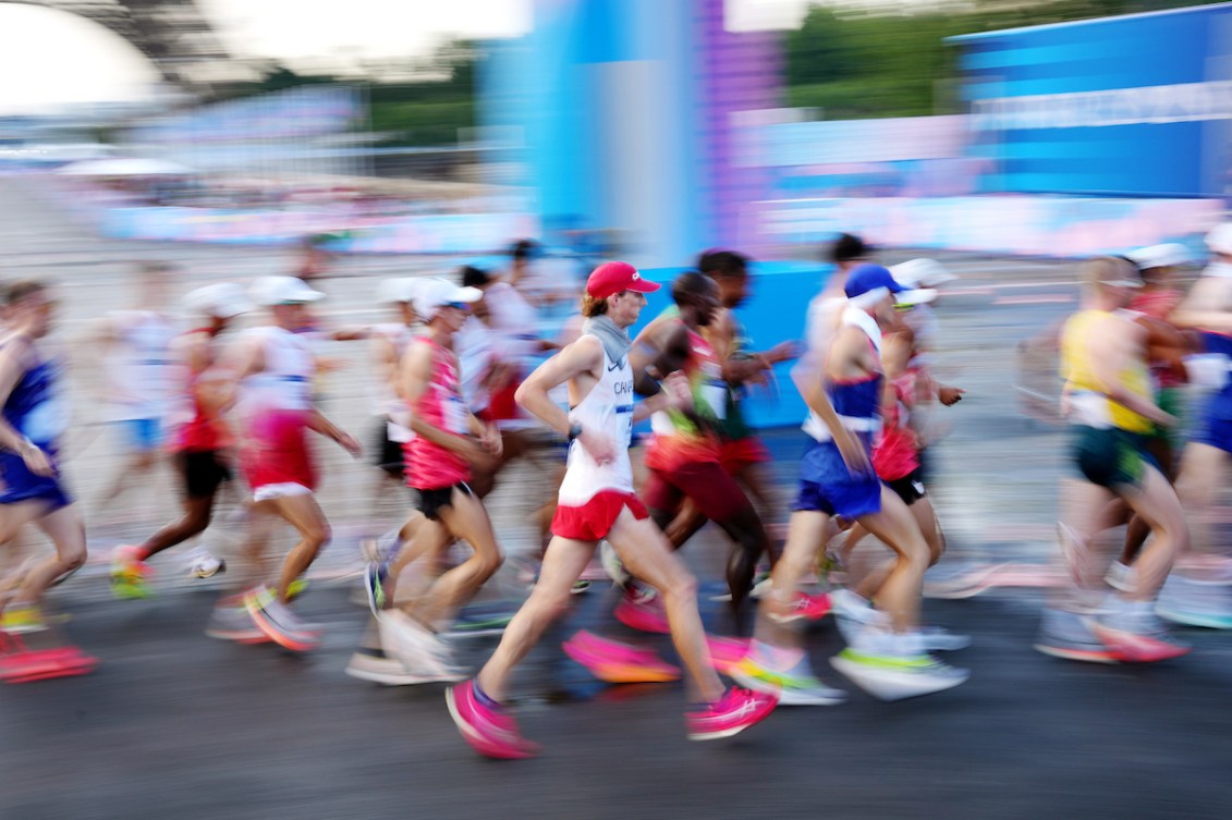 Evan Dunfee participe à l’épreuve masculine du 20 km marche.